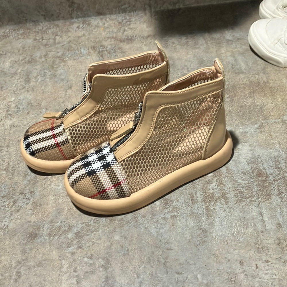 🔴⚪️ALMOST NEW Classic Toddler boots🟤⚫️